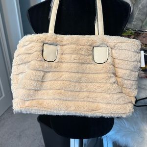 FAUX FUR HANDBAG 💕